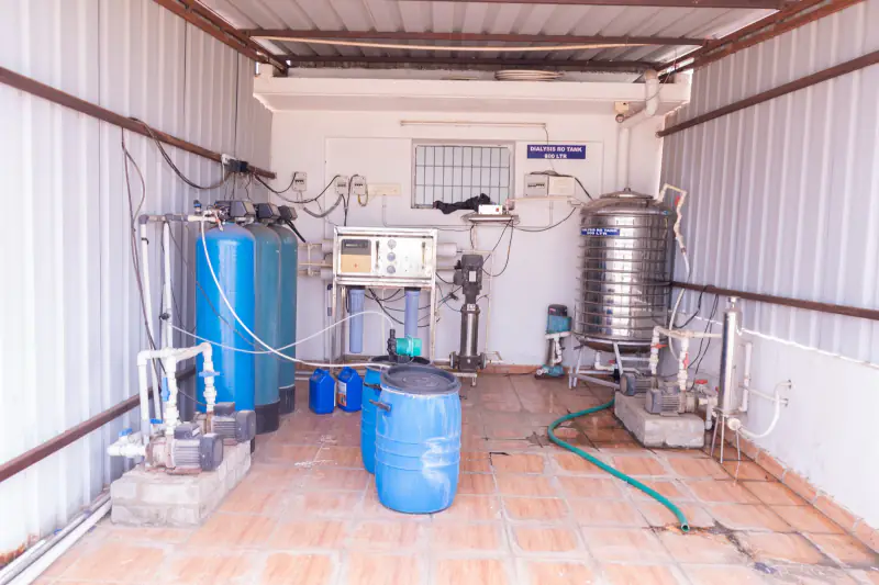 Dedicated reverse-osmosis water plant for the dialysis unit